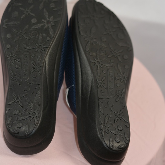 Fly Foot Italian Made Sandals Sz 9.5 NWT - Picture 6 of 6